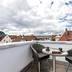 Primera & Boardinghouse Apart-hotel