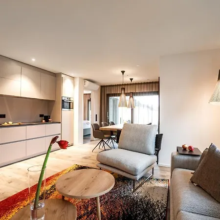 Primera & Boardinghouse