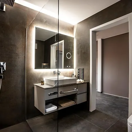 Primera & Boardinghouse 5*