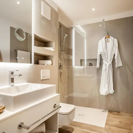 Primera & Boardinghouse Apartahotel 5*